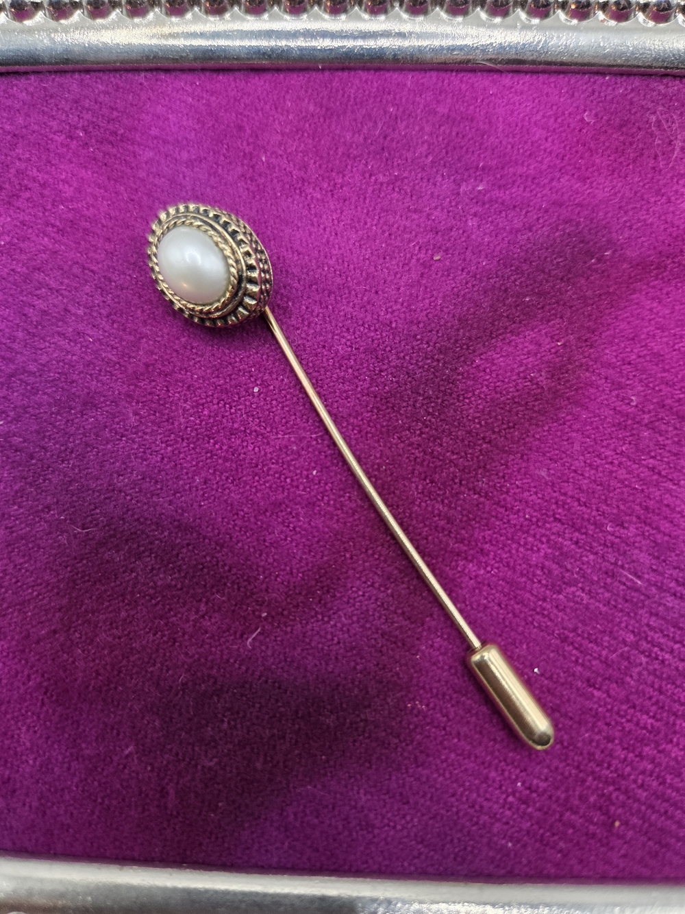 1279. Vintage Gold-Tone Pearl Stick Pin